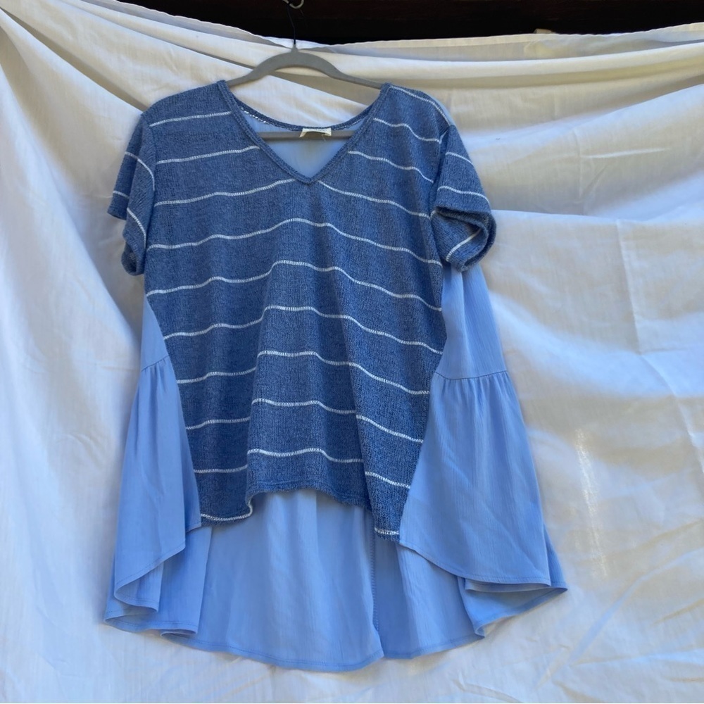 Fantastic Fawn blue mixed material oversized top, size small